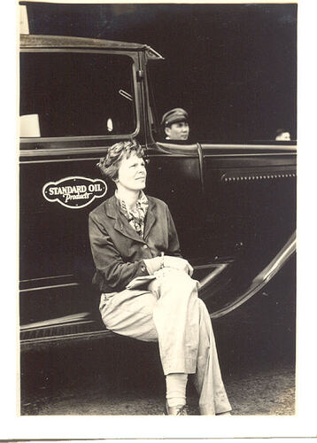 Amelia Earhart1.jpg