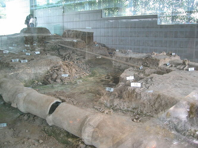 800px-Nanjing_massacre_bones_of_victims2.jpg