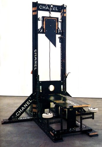 98_guillotine_xxl.jpg