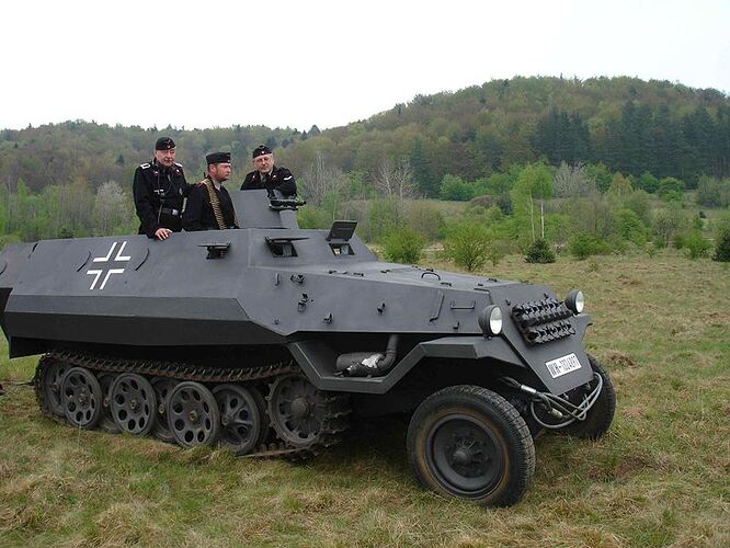 Sd.Kfz251_23_Command_Centre.jpg