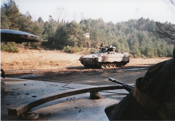 Marder im Gelände Hohenfels 1996.jpg