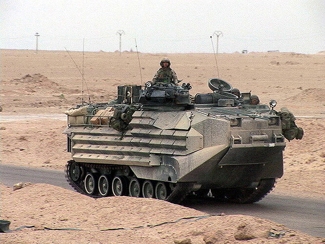 800px-USMarines_AAV_Iraq_apr_2004_116_hires.jpg