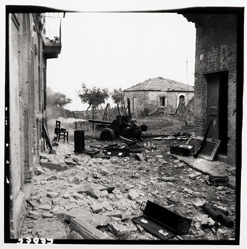 6-pounder at gun, Ortona, Italy, Dec 1943.jpg