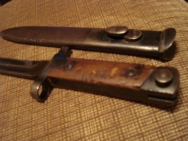 Bayonet & scabbard 2.jpg