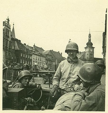 Loket_Town_Hall_1945.JPG