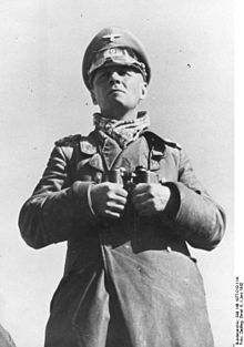 220px-Bundesarchiv_Bild_146-1977-018-11A,_Nordafrika,_Generalfeldmarschall_Erwin_Rommel.jpg